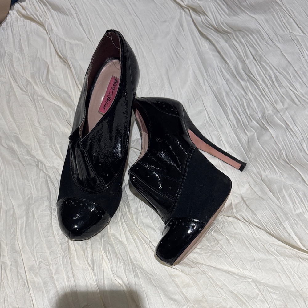 Betsey Johnson Black Patent Leather Heels sz 10